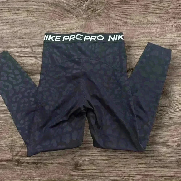 Womens Nike Pro Cheetah print leggings size Small - Picture 3 of 6